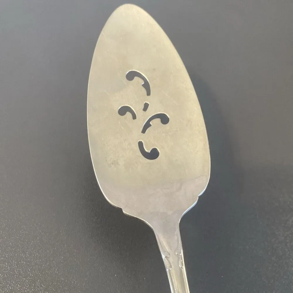 Vintage Oneida Community Stainless Floral Slotted Cake/Pie Server 9.5